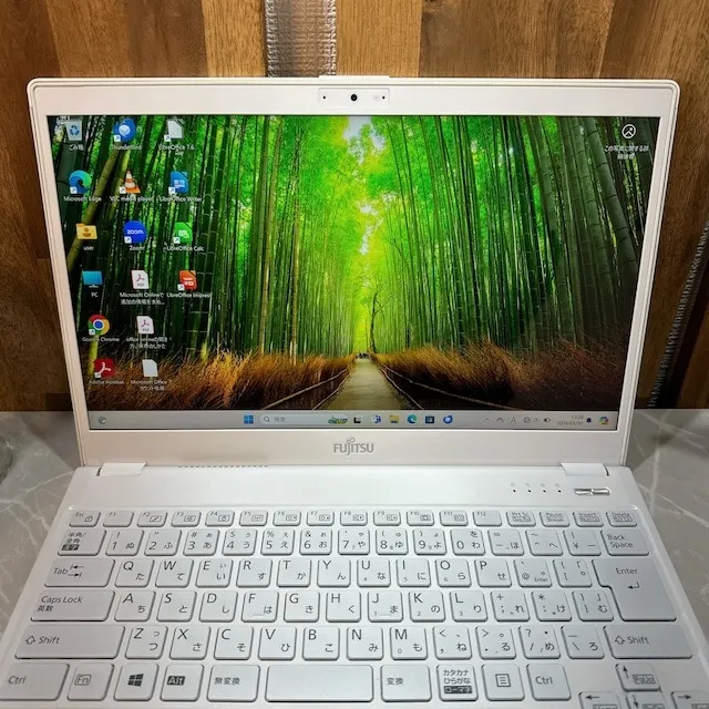 【美品】LIFEBOOK UH90/B3☘️i7第8世代☘️メモ8G☘️SSD256G【VKHRC2403024】