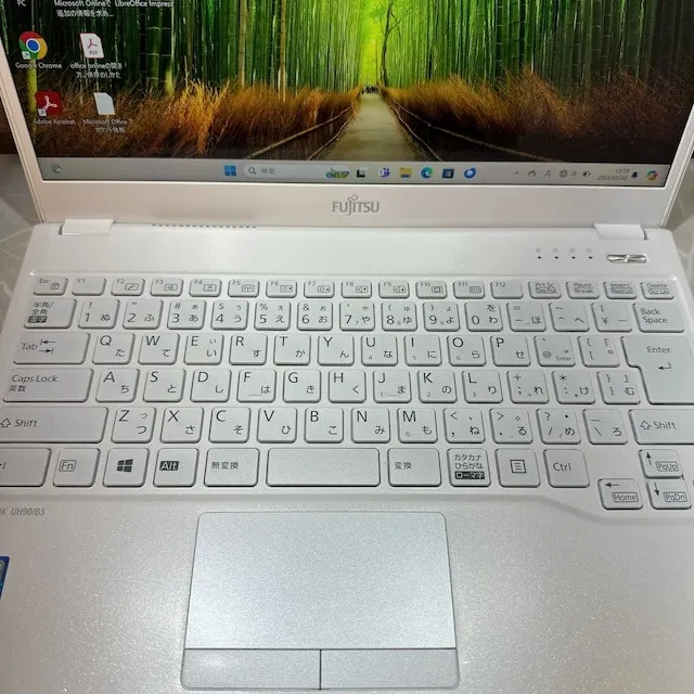 【美品】LIFEBOOK UH90/B3☘️i7第8世代☘️メモ8G☘️SSD256G【VKHRC2403024】