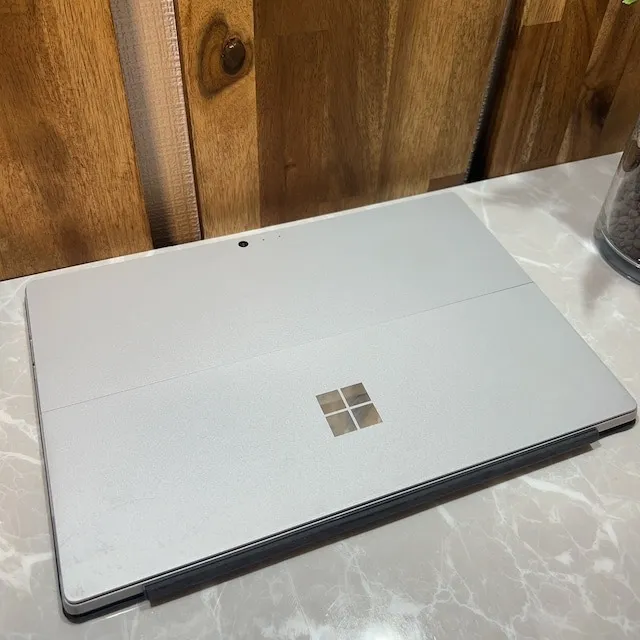 美品】Surface pro 5☘Core m3第7世代☘爆速SSD搭載☘4G【YKHRC2402006