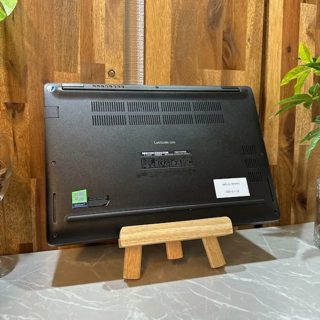 【美品】Dell Latittude 5300☘️メモ16G☘️i5第8世代☘️SSD【VKHRC2403038】