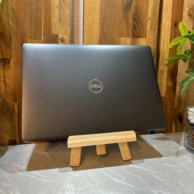 【美品】Dell Latittude 5300☘️メモ16G☘️i5第8世代☘️SSD【VKHRC2403038】