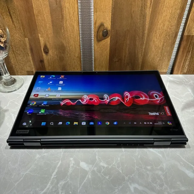 【美品】Thinkpad X1 Yoga☘️i5第8世代☘️メモ8G☘️SSD256G【VKHRC2403040】