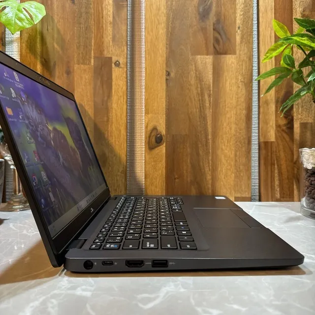 【極美品】Dell Latitude 5300☘️i5第8世代☘️SSD256GB【VKHRC2403077】