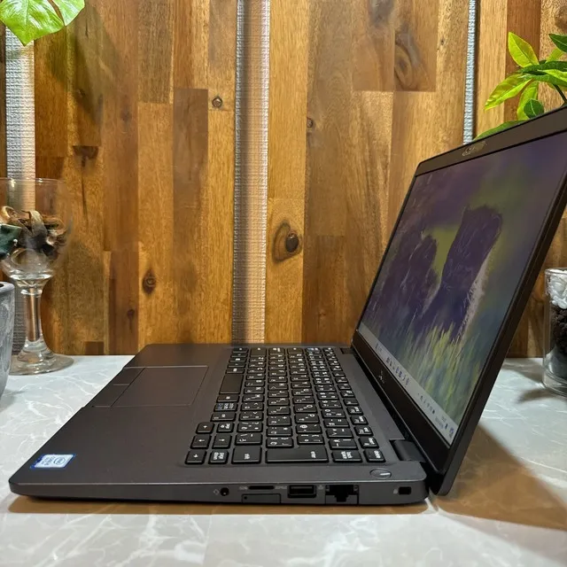 【極美品】Dell Latitude 5300☘️i5第8世代☘️SSD256GB【VKHRC2403077】