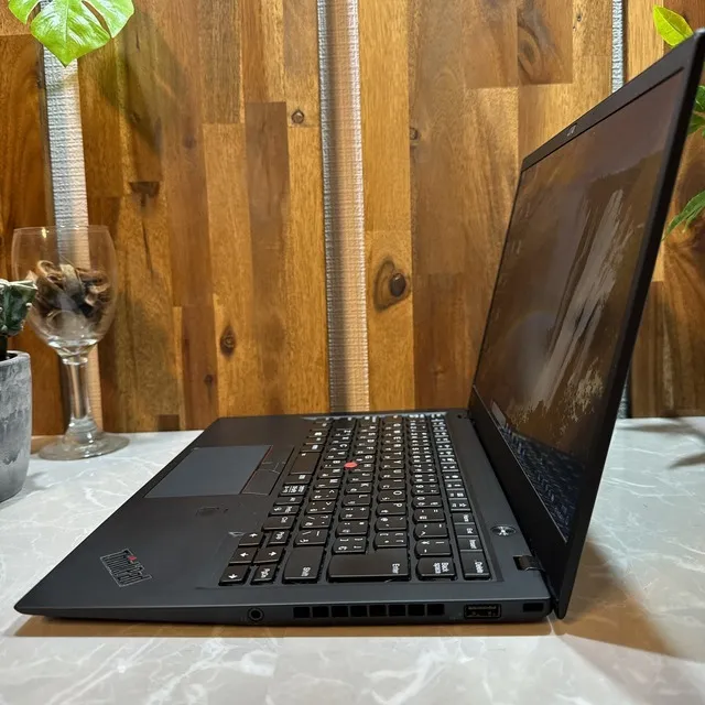 【美品】Thinkpad X1Carbon☘️SSD512G☘️i7第8☘️メ16GB【VKHRC2403064】