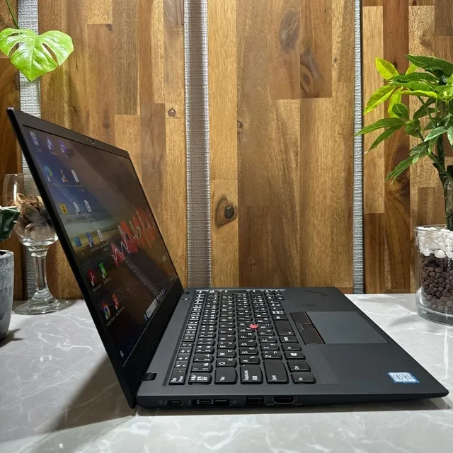 【美品】Thinkpad X1 Carbon☘️i7第8世代☘️メモ16GB/SSD【VKHRC2403085】