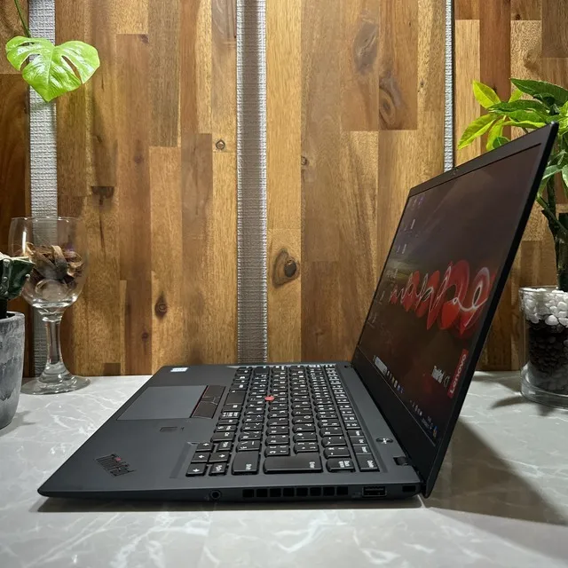 【美品】Thinkpad X1 Carbon☘️i7第8世代☘️メモ16GB/SSD【VKHRC2403085】