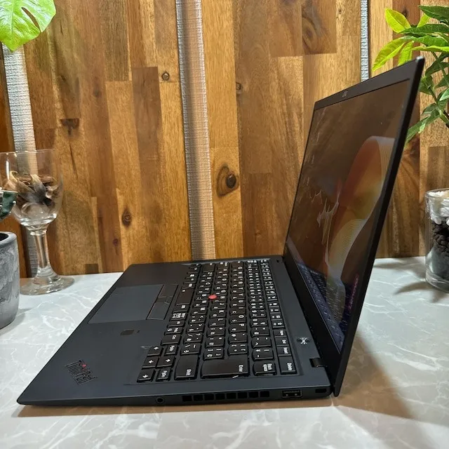 【美品】Thinkpad X1 Carbon☘️i7第8世代☘️メモ16GB☘️SSD【VKHRC2403086】