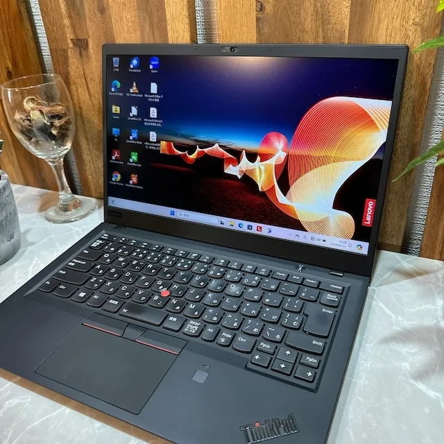 【美品】Thinkpad X1 Carbon☘️i7第8世代☘️メモ16GB☘️SSD【VKHRC2403086】