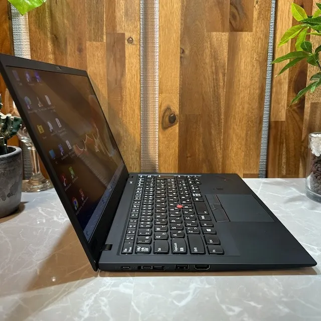 【美品】Thinkpad X1 Carbon☘️i7第8世代☘️メモ16GB☘️SSD【VKHRC2403086】