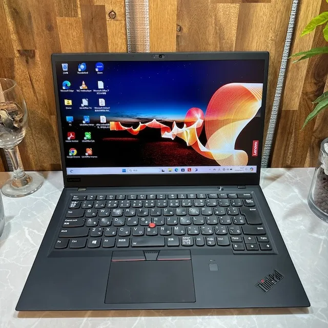 【美品】Thinkpad X1 Carbon☘️i7第8世代☘️メモ16GB☘️SSD【VKHRC2403086】