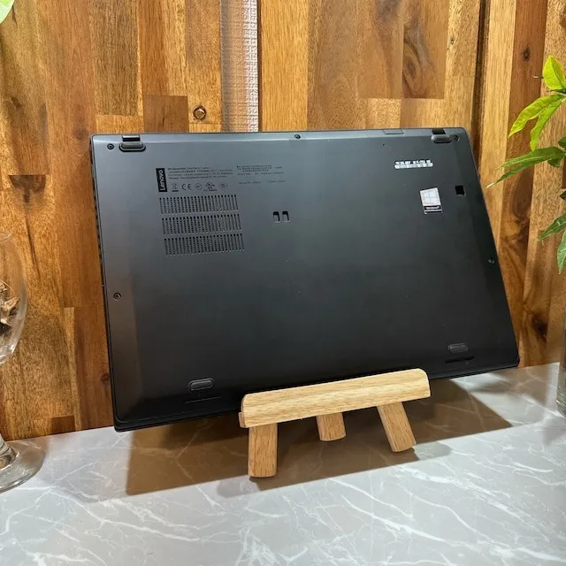 【美品】Thinkpad X1 Carbon☘️i7第8世代☘️メモ16GB☘️SSD【VKHRC2403086】