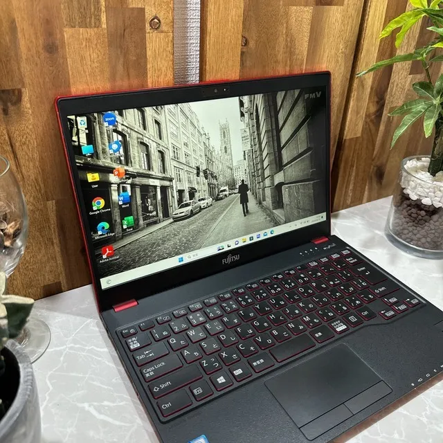 LIFEBOOK UH75/B3☘️i5第8世代☘️メモ4GB☘️SSD128GB【VKHRC2404008】