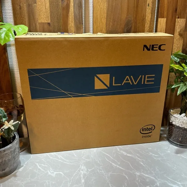 【美品】NEC LAVIE Direct☘️メモリ8GB ☘️i7第8世代 /SSD【VKHRC2404105】