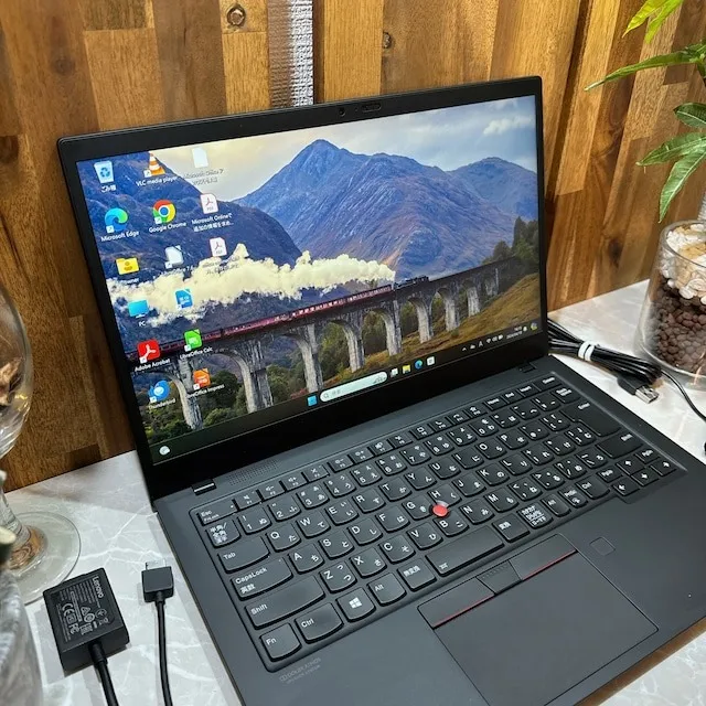 Thinkpad X1 Carbon☘️SSD256G /i5第10世代☘️メモ8G【VKHRC2404015】