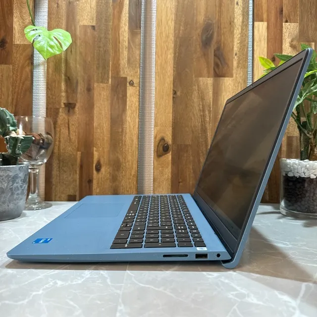 Dell Inspiron 15 3511☘️第11世代☘️メモ8GB☘️SSD256GB【VKHRC2404070】