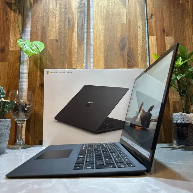 Surface Laptop 2☘️i5第8世代☘️SSD256G☘️メモリ8GB【VKHRC2404014】