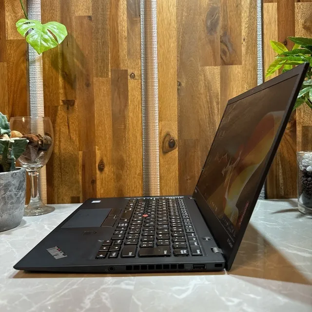 Thinkpad X1 Carbon☘️i7第7世代☘️メモ16G☘️SSD256GB【VKHRC2404088】