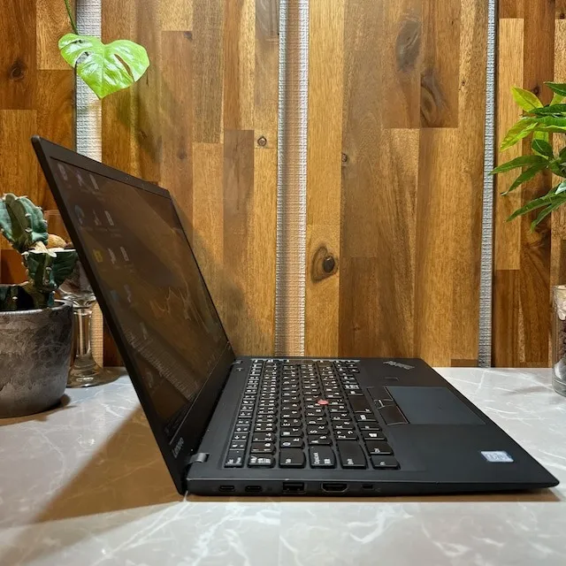 Thinkpad X1 Carbon☘️i7第7世代☘️メモ16G☘️SSD256GB【VKHRC2404088】