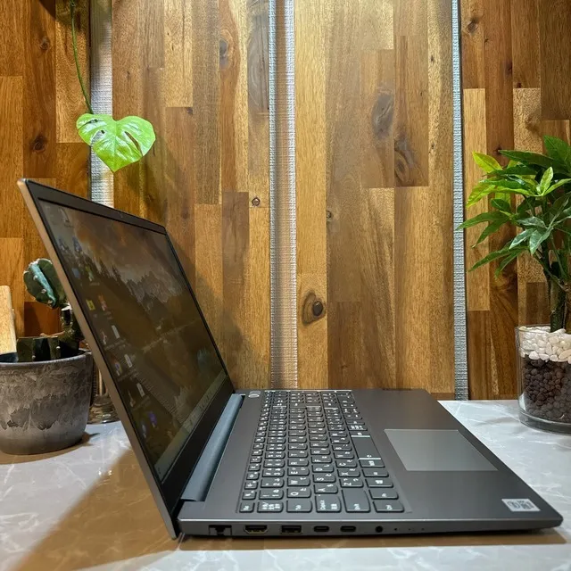 【美品】Lenovo ThinkBook 15-IIL☘️i5第10世代☘️メモ8G【VKHRC2404065】