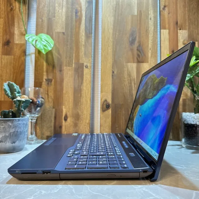 【美品】LIFEBOOK WA3/D1☘️メモ16G☘️i7第8世代☘️SSD1TB【VKHRC2404152】