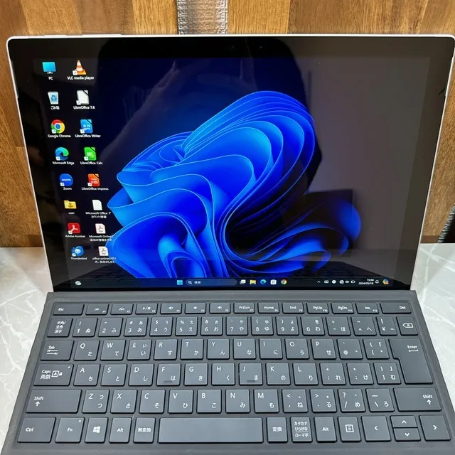 Surface Pro 6 ☘️SSD128G /メモリ8GB☘️i5第8世代【VKHRC2404074】