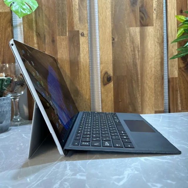 Surface Pro 6 ☘️SSD128G /メモリ8GB☘️i5第8世代【VKHRC2404074】