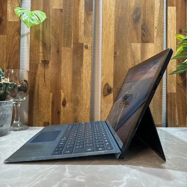 Surface Pro 7ブラック☘️i5第10世代☘️SSD256GB☘️メモリ8G【VKHRC2405010】