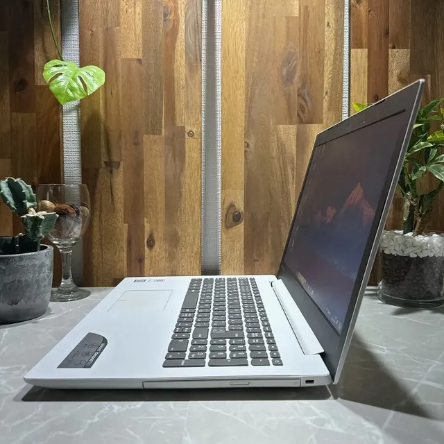 Lenovo Ideapad 320☘️i5第8世代☘️メモ8G☘️SSD256GB【VKHRC2403050】