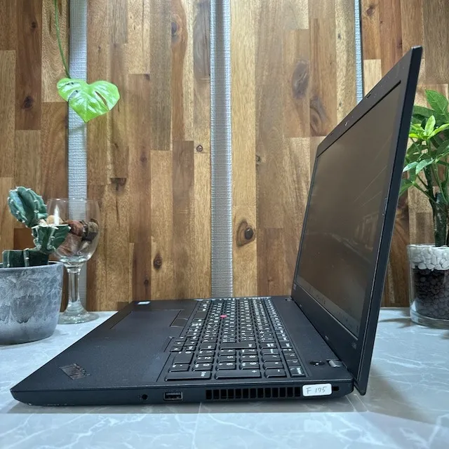 Thinkpad L580☘️i7第8世代☘️メモリ16GB☘️SSD256GB【VKHRC2404062】