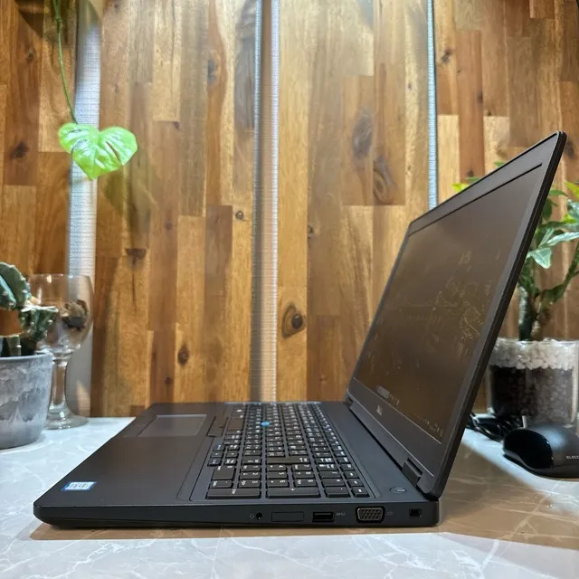 Dell Latitude 5590 ☘️i7第8世代☘️メモ16G☘️SSD512G【VKHRC2405037】