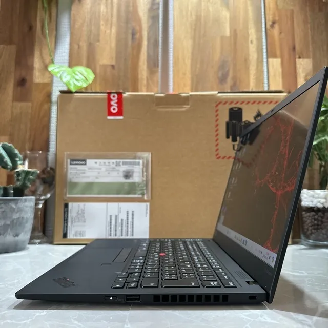 【美品】Thinkpad X1 Carbon☘️i7第10世代☘️SSD1TB【VKHRC2405049】