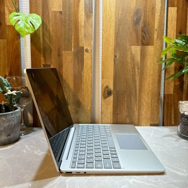 【極美品】Surface Laptop Go☘️i5第10世代☘️ メモリ4GB【VKHRC2406005】