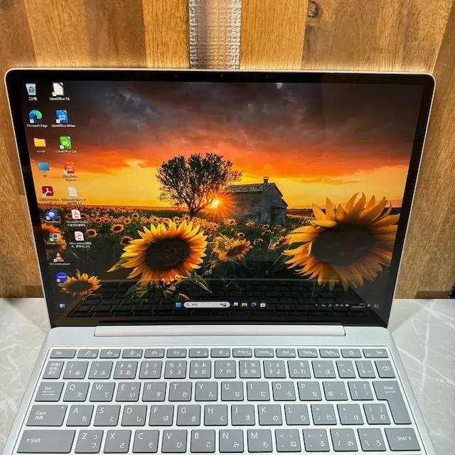 【極美品】Surface Laptop Go☘️i5第10世代☘️ メモリ4GB【VKHRC2406005】