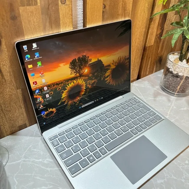 【極美品】Surface Laptop Go☘️i5第10世代☘️ メモリ4GB【VKHRC2406005】