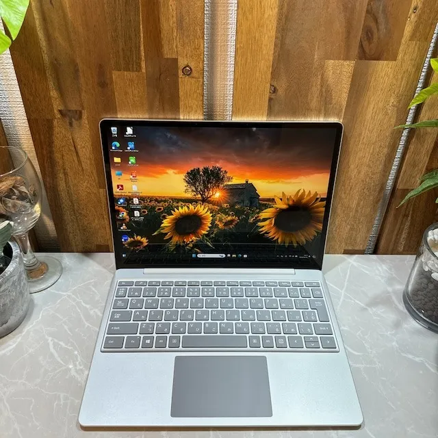 【極美品】Surface Laptop Go☘️i5第10世代☘️ メモリ4GB【VKHRC2406005】