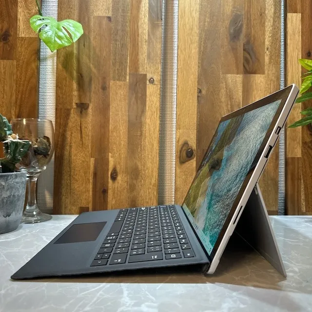 Surface Pro 6 ☘️ i5第8世代☘️メモリ8GB☘️爆速SSD128G【VKHRC2404170】