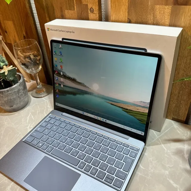 【極美品】Surface Laptop Go☘️i5第10世代☘️SSD128GB【VKHRC2405089】