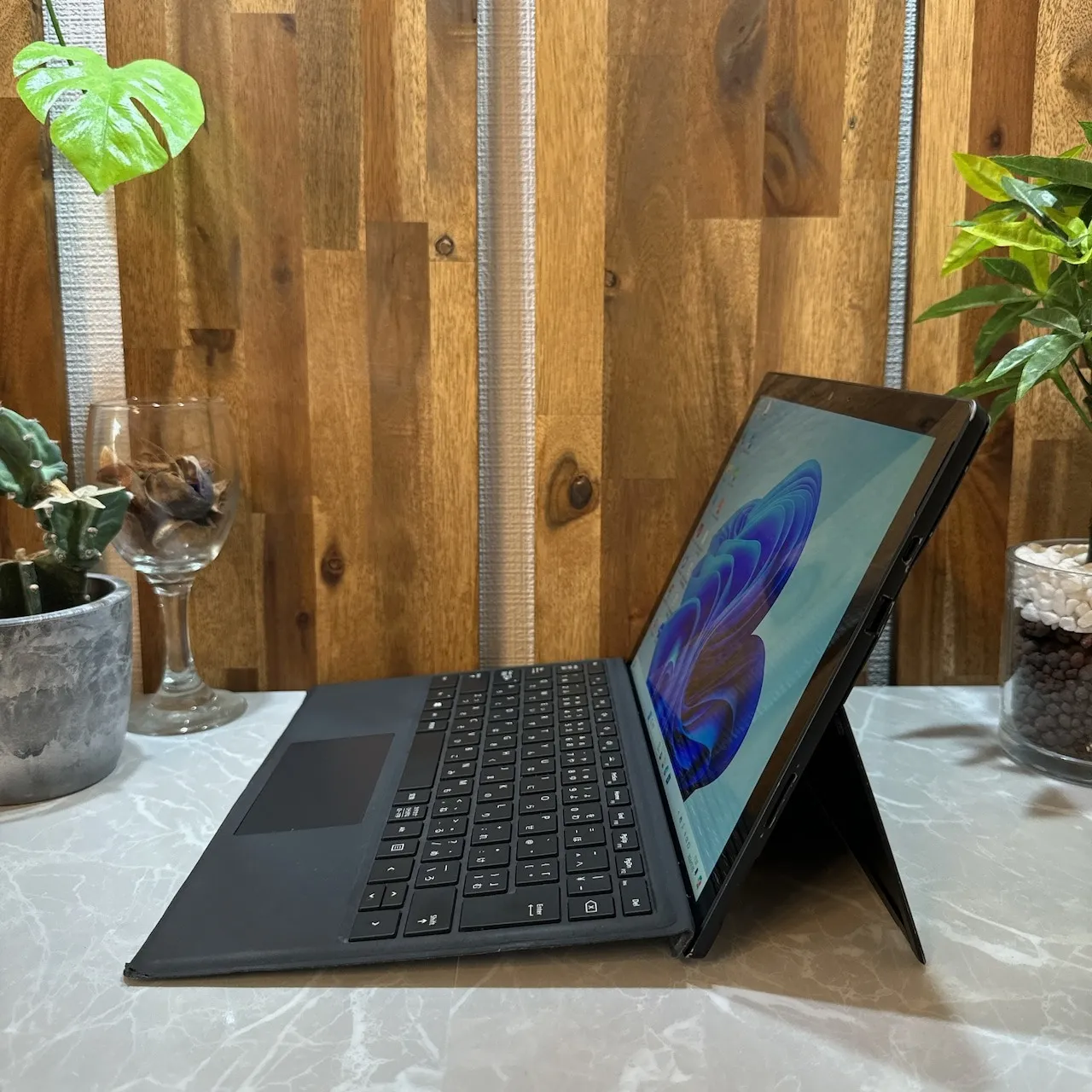 Surface pro7 ブラック☘️i5第10世代☘️SSD256GB☘️メモ8GB【VKHRC2406101】