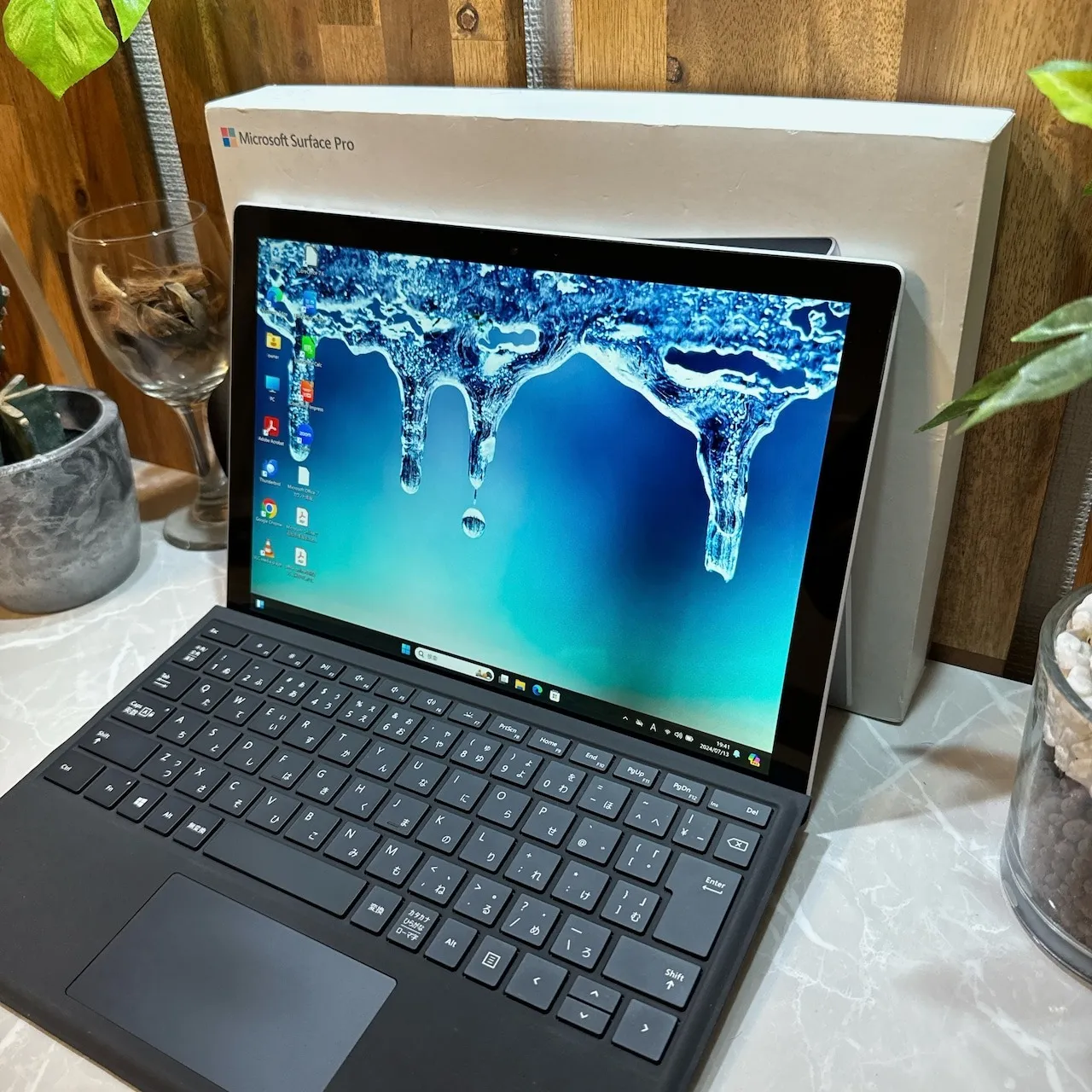 【美品】Surface pro 5 LTEモデル☘️i5第7世代☘️メモリ4GB【VKHRC2405012】