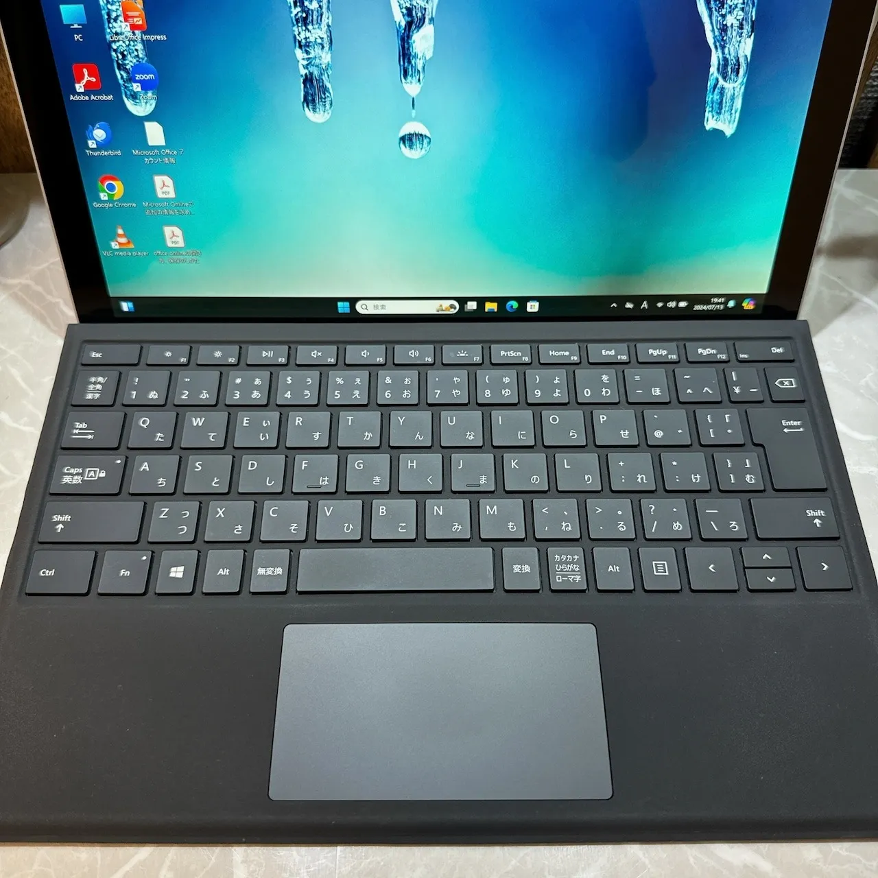 【美品】Surface pro 5 LTEモデル☘️i5第7世代☘️メモリ4GB【VKHRC2405012】