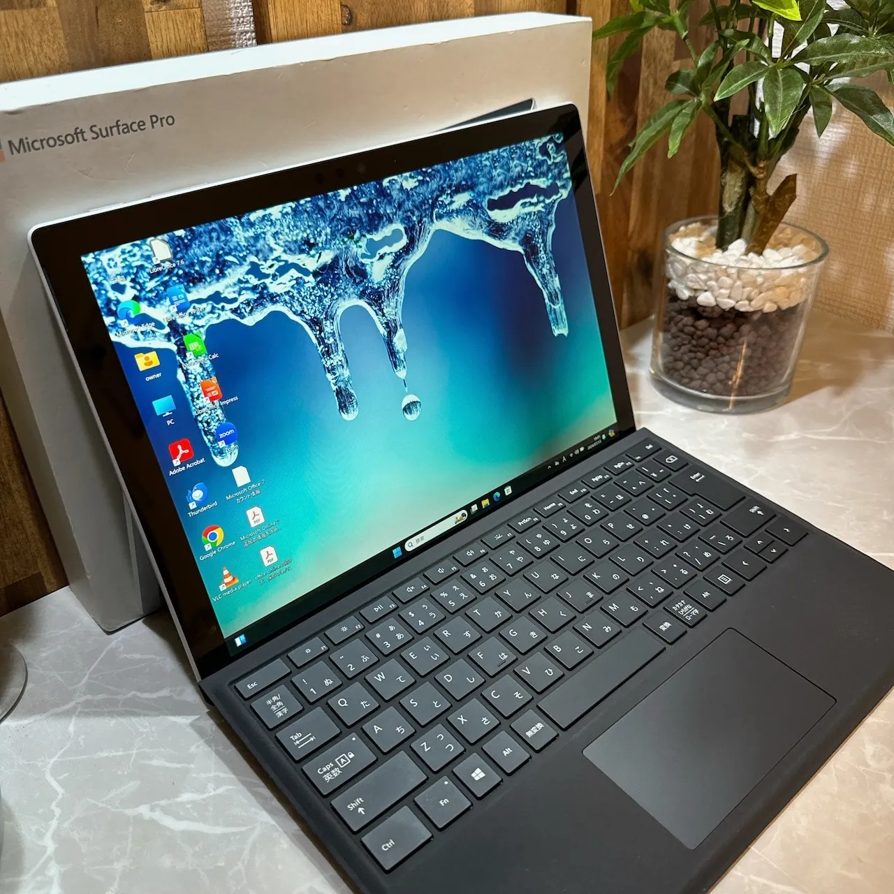 【美品】Surface pro 5 LTEモデル☘️i5第7世代☘️メモリ4GB【VKHRC2405012】