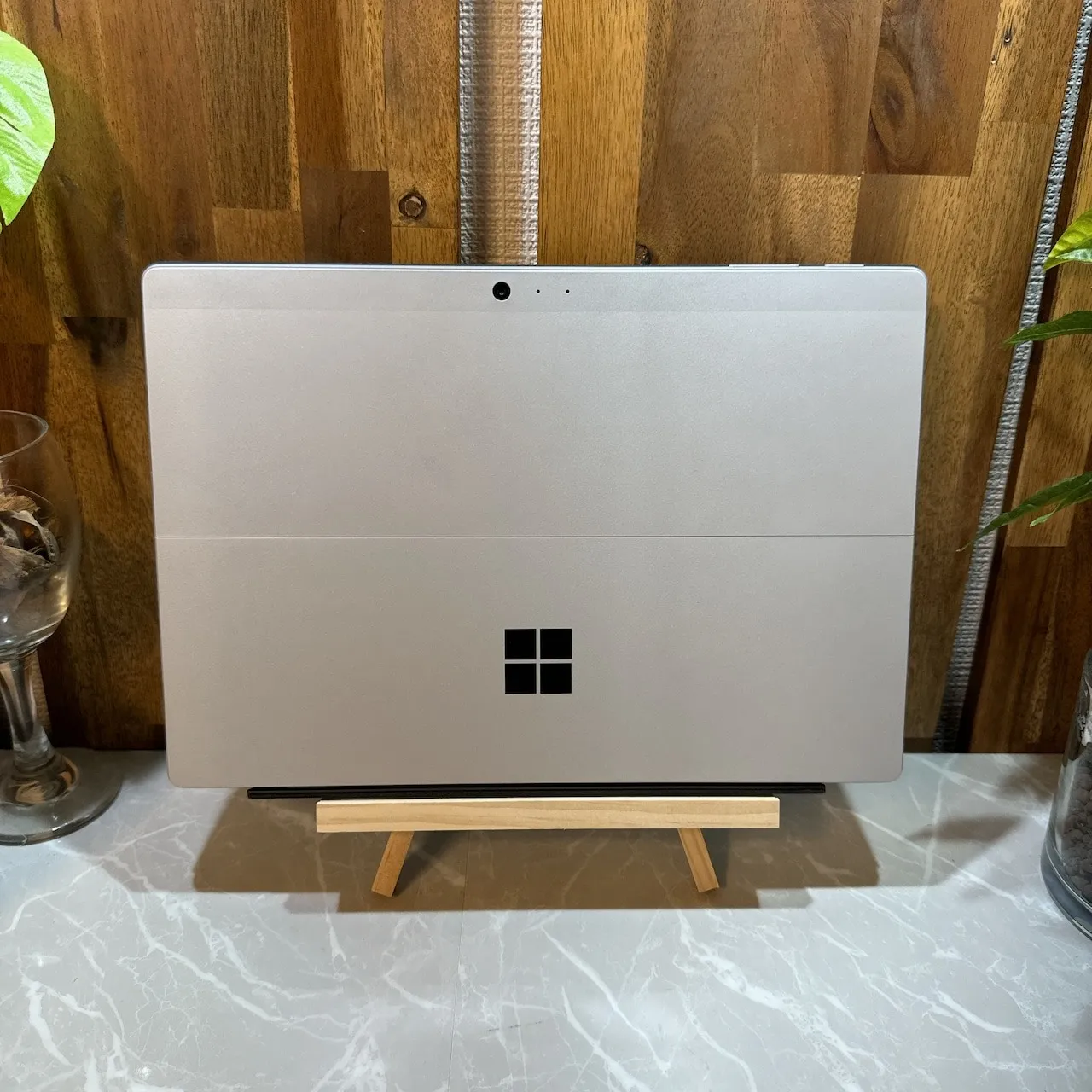 【美品】Surface pro 5 LTEモデル☘️i5第7世代☘️メモリ4GB【VKHRC2405012】